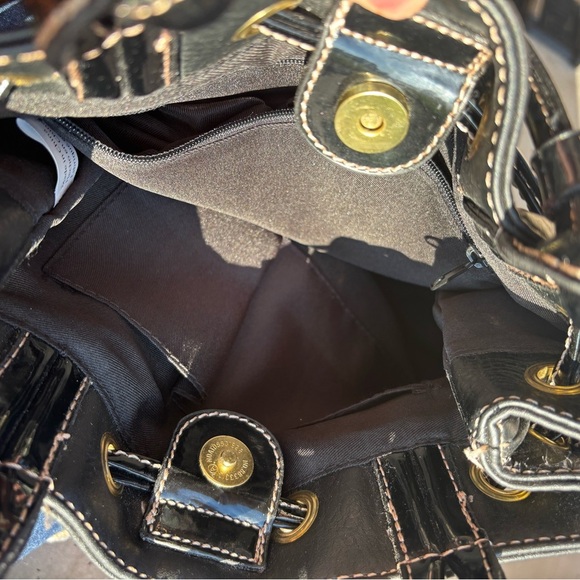 Chic Black Drawstring Shoulder Bag - Picture 4 of 7